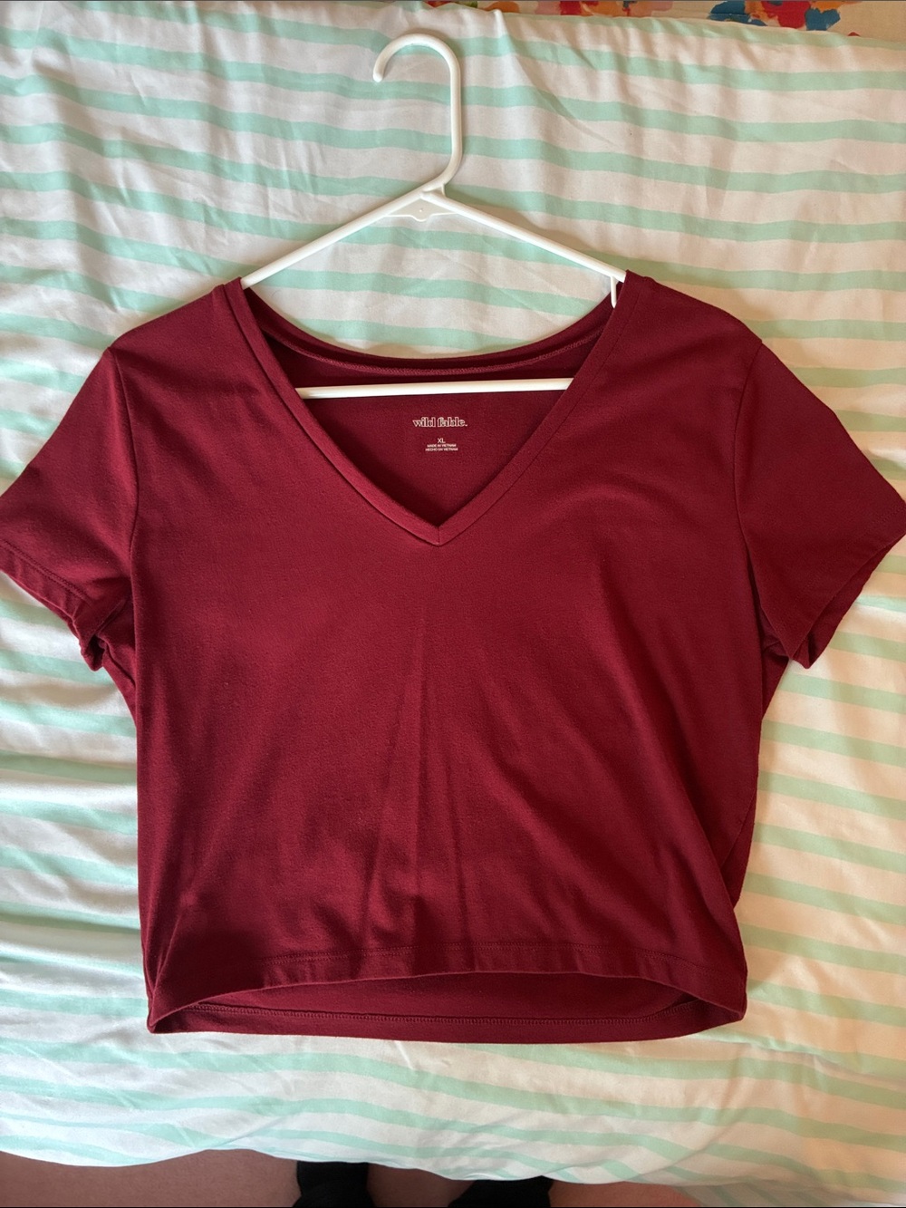 Women's Cropped V-Neck Short Sleeve Top - Burgundy